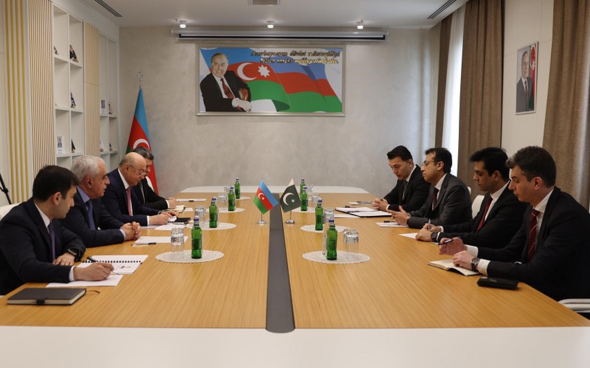 Kemaleddin Heyderov Pakistan sefiri ile ikiterefli emekdasligi muzakire edib