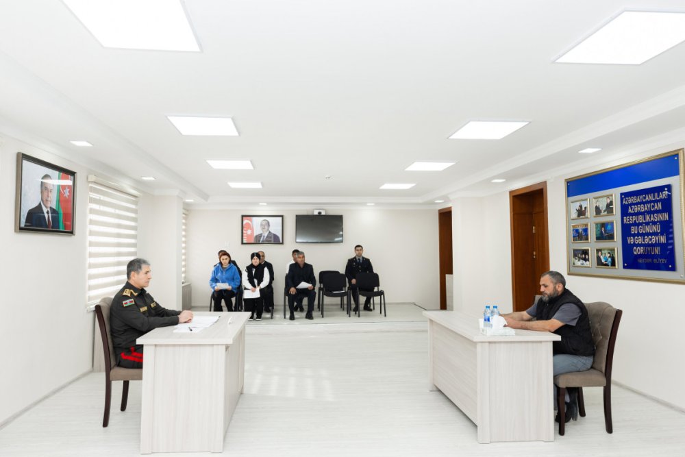 Vilayet Eyvazov Sekide vetendas qebulu ve sira baxisi kecirib