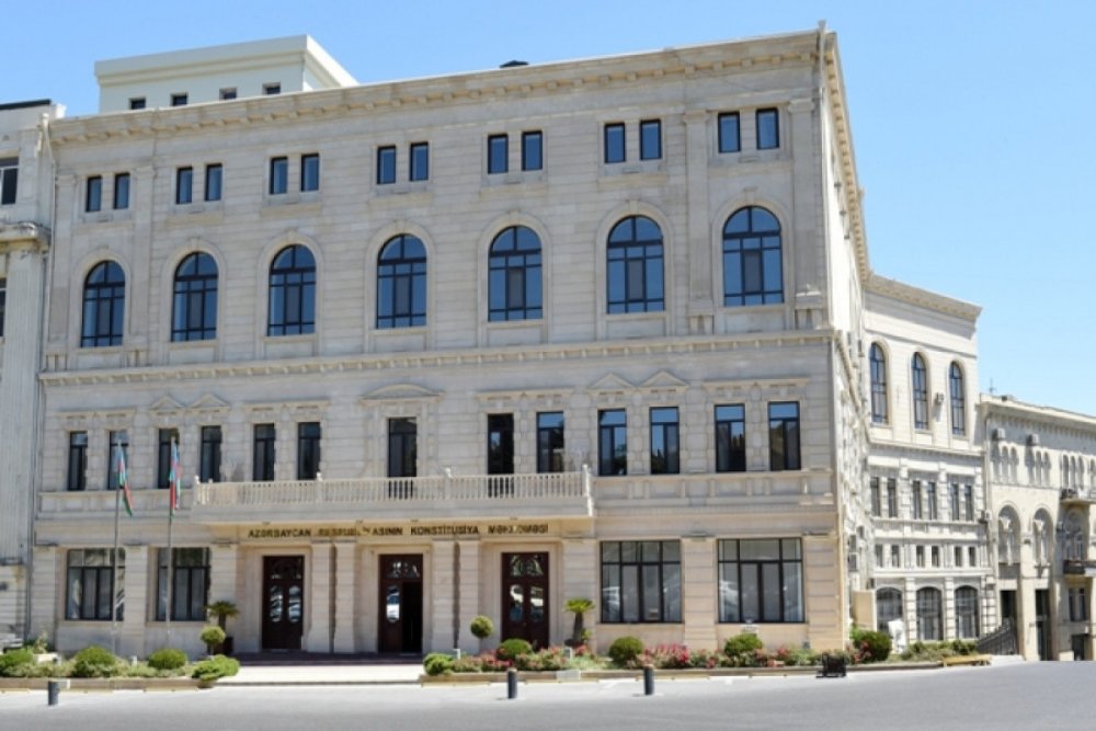 Konstitusiya Mehkemesinin Plenumu Cinayet Mecellesinin bir nece maddesinin serh edilmesine dair konstitusiya isine baxib