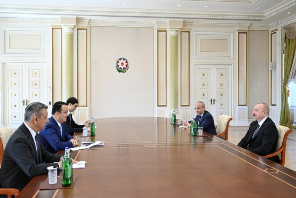Prezident Ilham Eliyev Ozbekistanin investisiya, senaye ve ticaret nazirini qebul edib