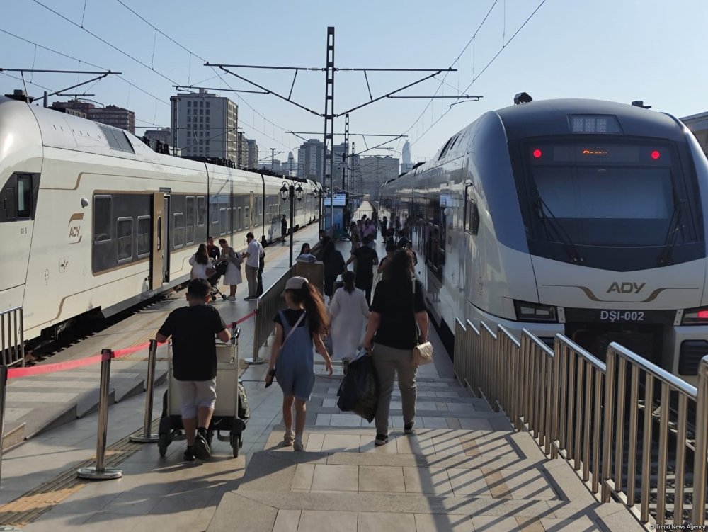 Azerbaycanda demir yolu ile yuk ve sernisin dasimalarinin hecmi aciqlanib