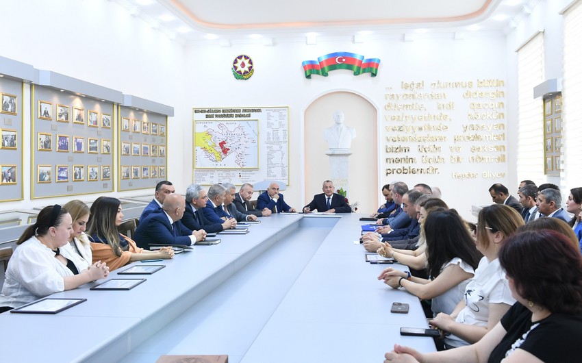 Dovlet qulluqcularinin pese bayrami qeyd olundu