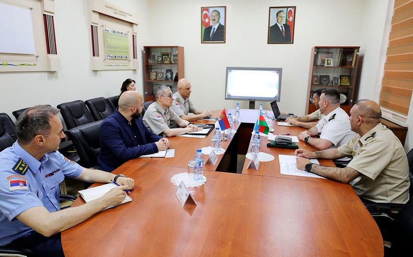 Azerbaycan ve Serbiya herbi numayendeleri arasinda gorus kecirilib