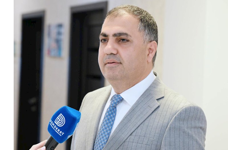 Bas redaktor: “Rusiya ozunun isgalci muharibesine azerbaycanlilari zorla qosulmaga mecbur edir”