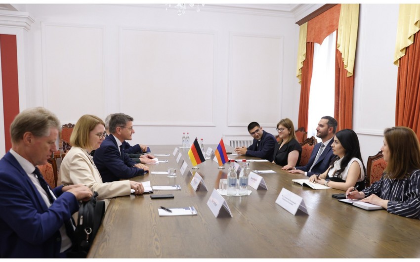 Ermeni vitse-spiker Almaniya XIN-in numayende heyeti ile Cenubi Qafqazda sulh prosesini muzakire edib