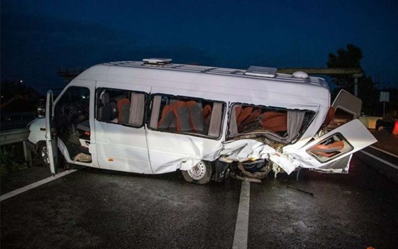 Agdam-Fuzuli yolunda mikroavtobus asib, 20 nefer xesaret alib