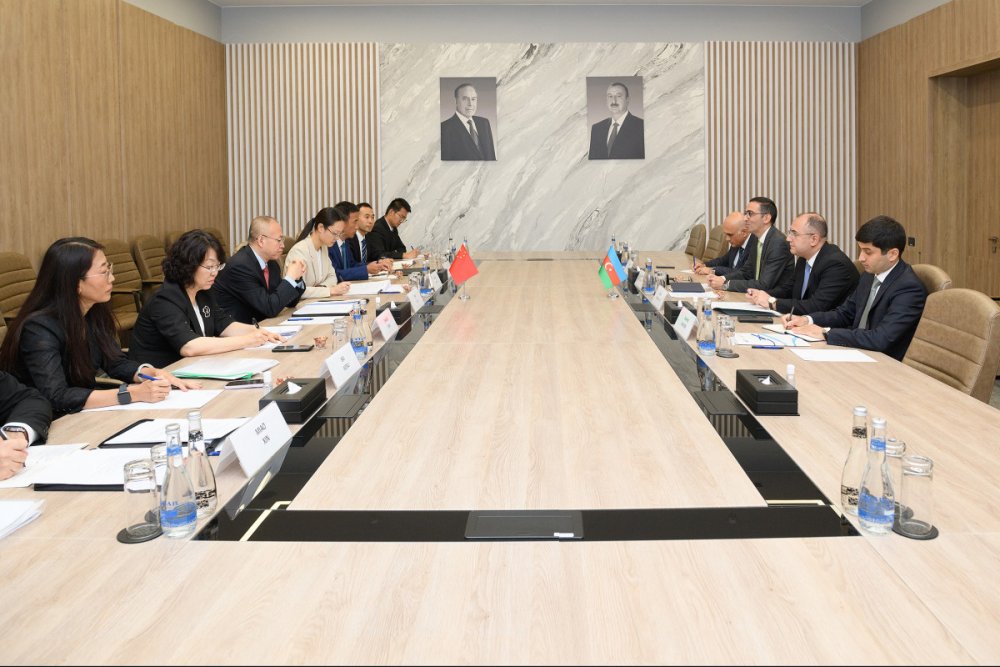 Azerbaycan ve Cinin Mulki Aviasiya qurumlari arasinda sened imzalanib