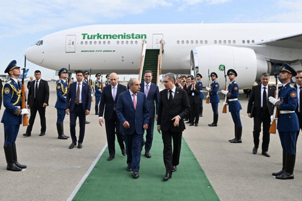 Turkmenistan Xalq Meslehetinin sedri Azerbaycana sefere gelib