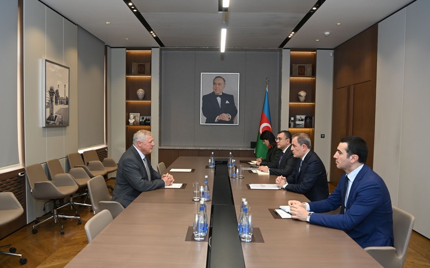 Ceyhun Bayramov Slovakiya sefirini diplomatik fealiyyetinin basa catmasi munasibetile qebul edib