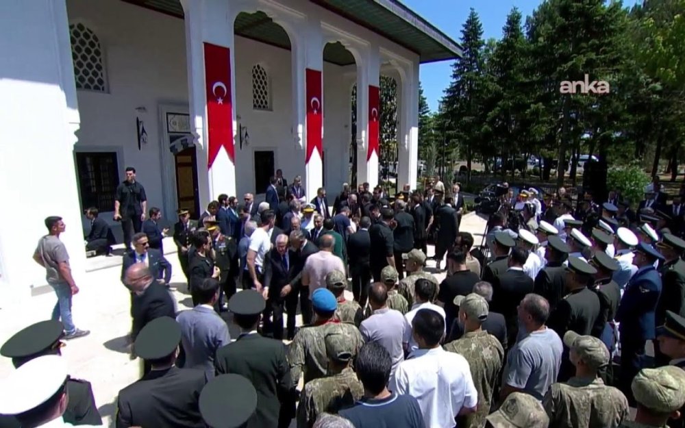 Erdogan telim kecen azerbaycanli zabitlerin mezun gunune qatildi