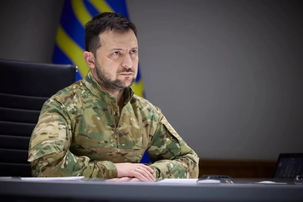 Zelenski tibb tehsili alanlarin ehtiyat zabit kimi hazirlanmasi barede qanunu imzalayib