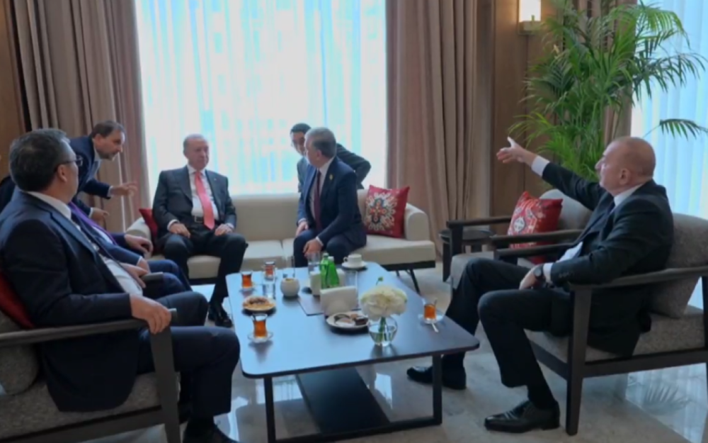 Xankendide liderlerin cay sufresi - VIDEO