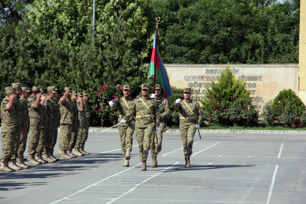 Herbi xidmeti basa vuran serhedci esgerler ehtiyata buraxilib (FOTO)