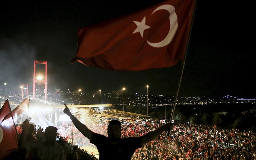 Bu gun Turkiyede Demokratiya ve Milli Birlik Gunudur