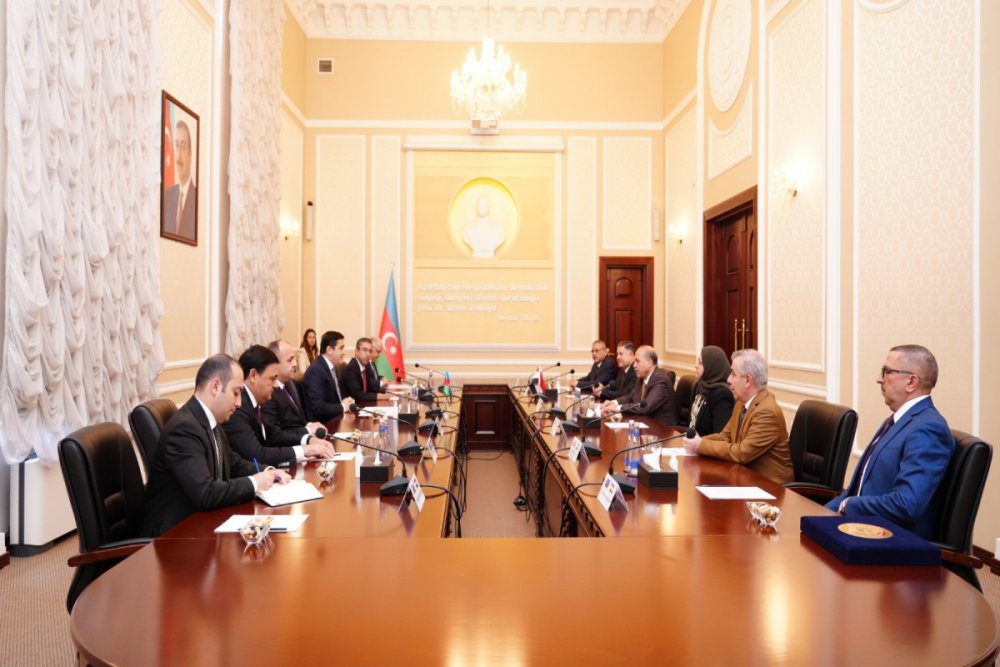 Edliyye naziri Iraq Federal Ali Mehkemesinin sedri ile gorusub