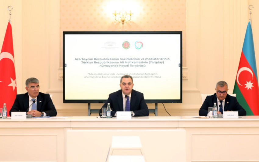 Ali Mehkemede “Aile mubahiselerinde mediasiya institutunun tetbiqinin ehemiyyeti ve beynelxalq tecrube” movzusunda deyirmi masa kecirilib