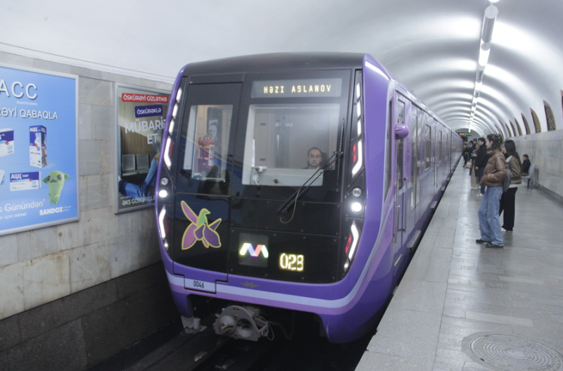 Baki metrosu I yarimilde 111 milyondan cox sernisin dasiyib