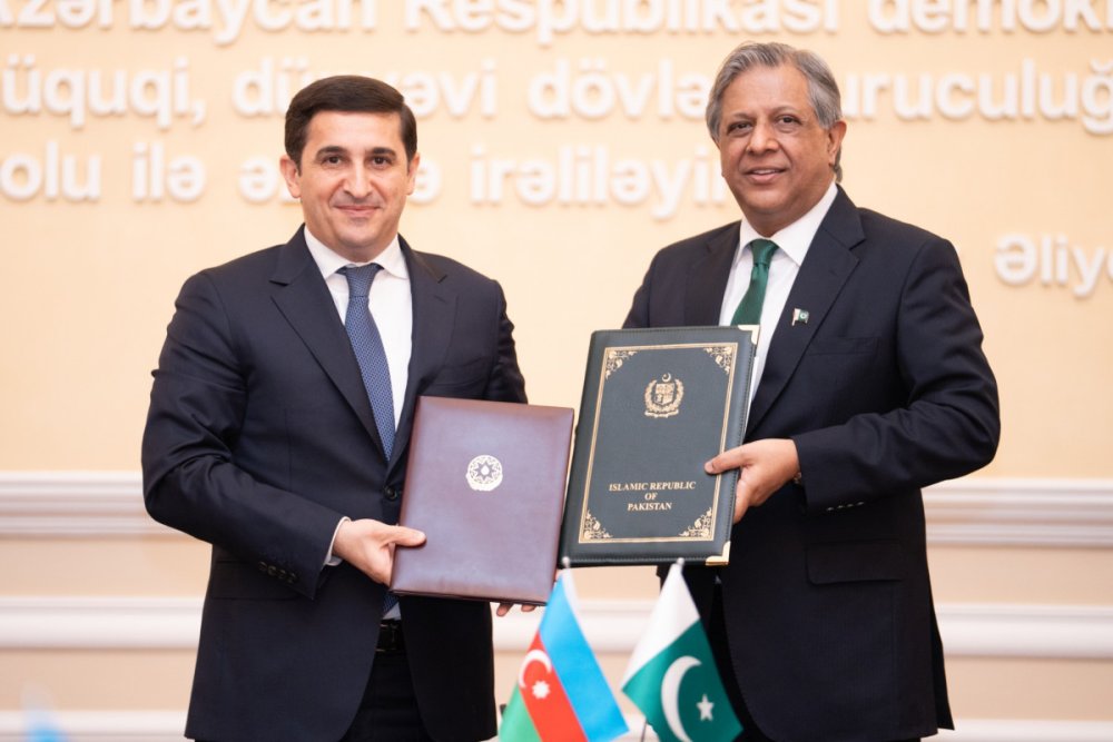Edliyye naziri Ferid Ehmedov pakistanli hemkari ile gorusub