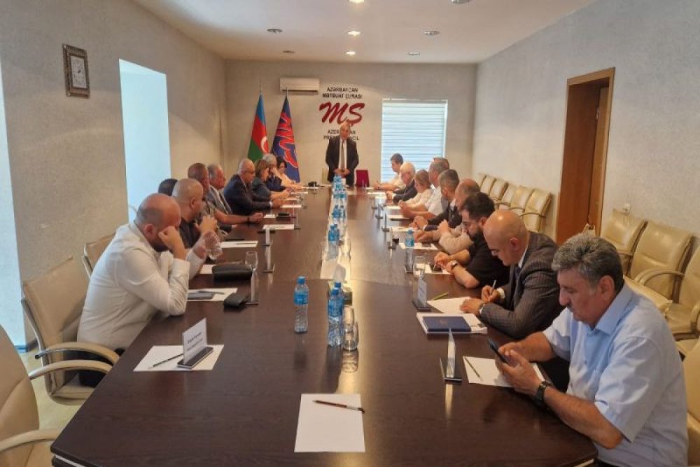Metbuat Surasi “Sputnik Azerbaycan”la bagli durumu muzakire edib