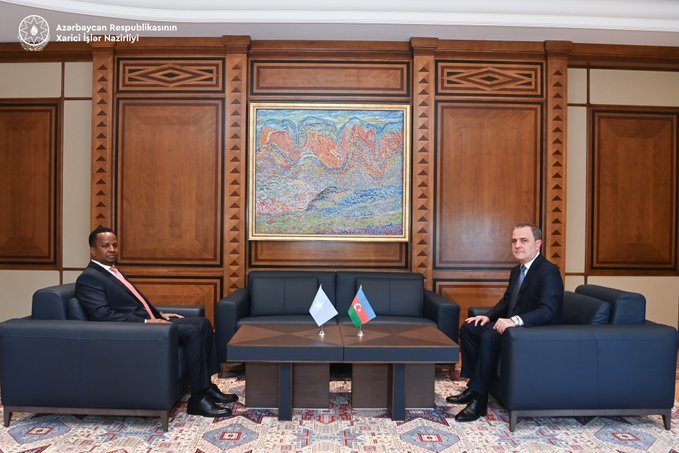 Ceyhun Bayramov ve somalili hemkari arasinda tekbetek gorus kecirilir