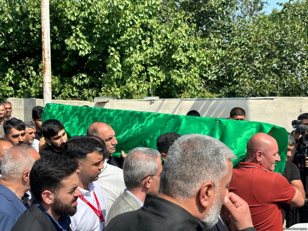 Agcabedide Yekaterinburq seherinde qetle yetirilen qardaslarla vida merasimi baslayib