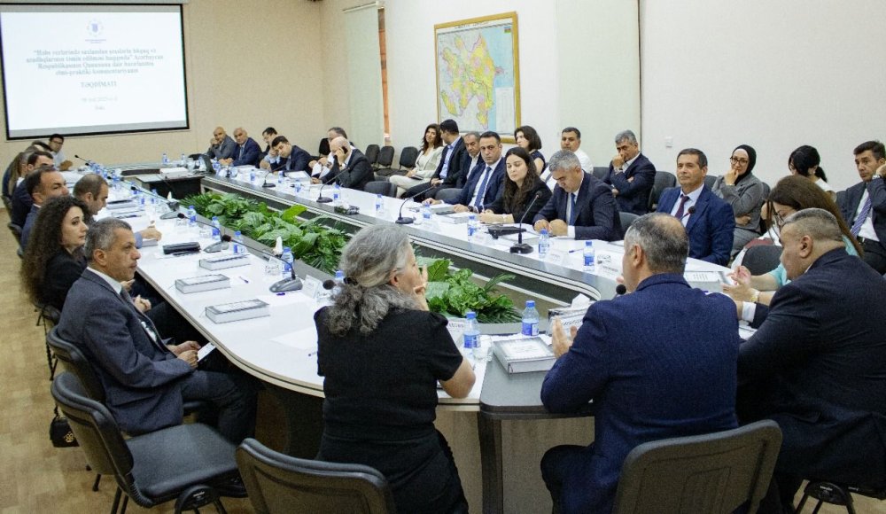 “Huquq ve Insan Haqlari Institutu” elmi-praktiki kommentariyanin teqdimatini kecirib (FOTO)