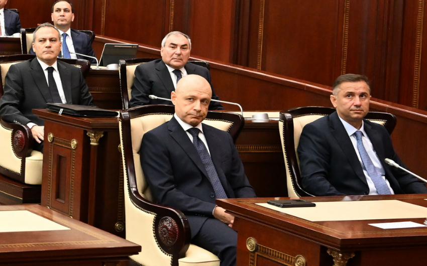 Konstitusiya Mehkemesinin yeni hakimleri selahiyyetlerinin icrasina basladilar