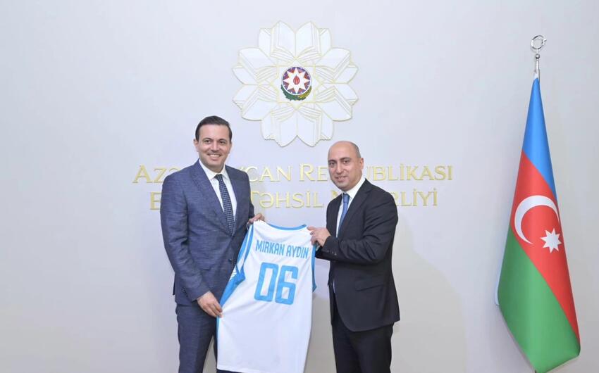 Emin Emrullayev Turkiyenin taninmis basketbol klubunun prezidenti ile gorusub