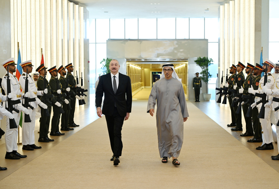 Prezident Ilham Eliyev Birlesmis Ereb Emirliklerine isguzar sefere gelib