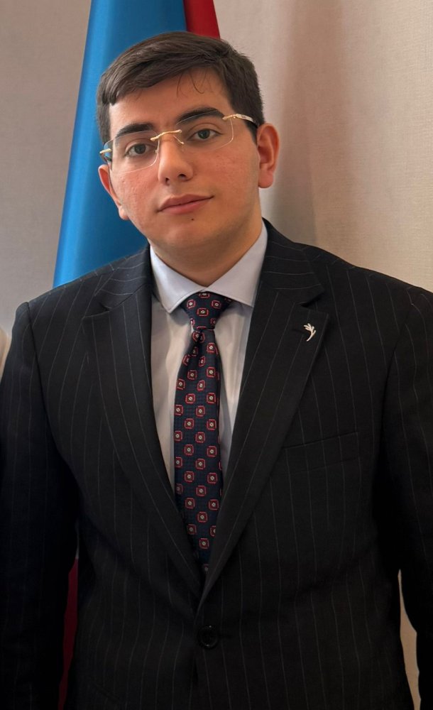 Azerbaycan Dilinin Qorunmasinda Medeni ve Huquqi Tesekkul Yolu