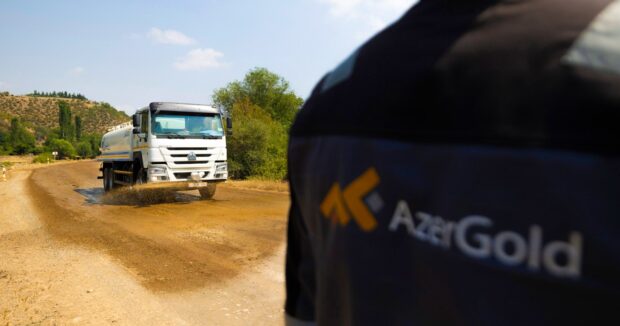 “AzerGold” QSC terefinden dasima yollarinda tozun idare olunmasina yonelmis ekoloji tesebbus reallasdirilib