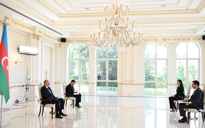 Prezident Ilham Eliyev Slovakiyanin Azerbaycanda yeni teyin olunmus sefirinin etimadnamesini qebul edib
