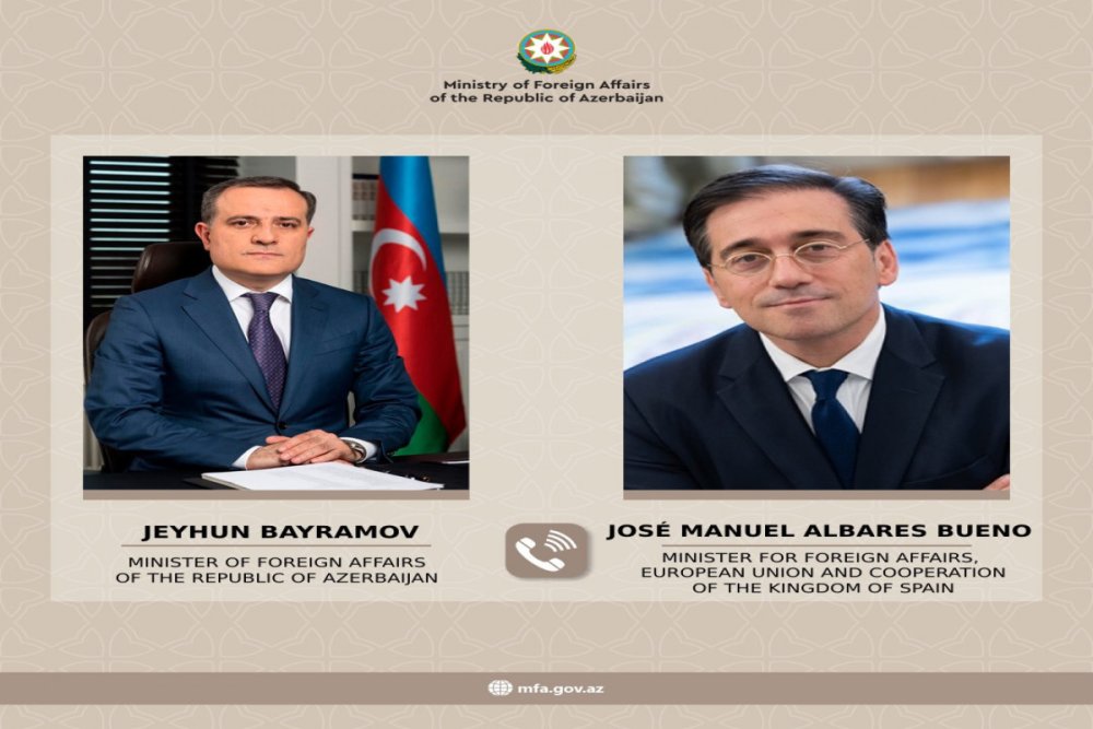 Ceyhun Bayramov ispaniyali hemkari ile telefon danisigi aparib