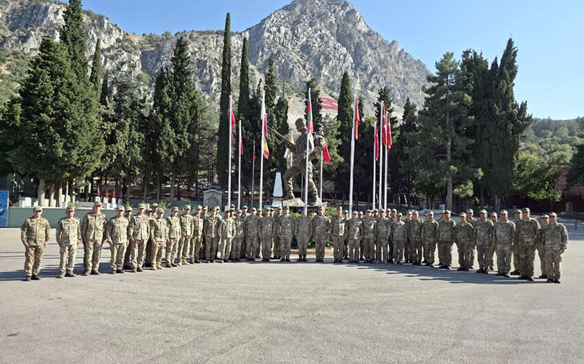 EUO-nun herbi qulluqculari Turkiyede kecirilen komando kursunda istirak edirler