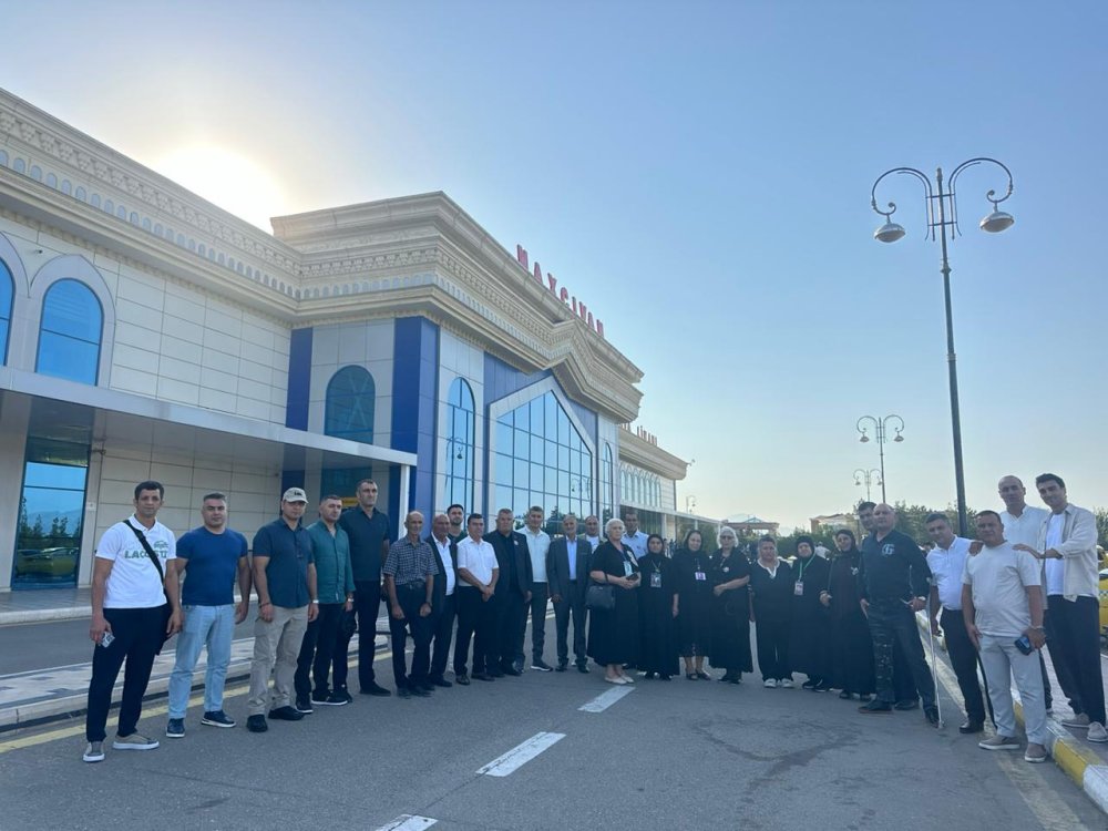 Azaldan  sehid ailelerine ve qazilere ehtiram