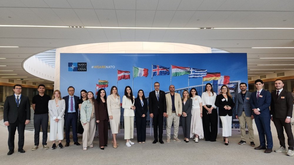 Azerbaycanin bir qrup media numayendesi NATO-nun Bas qerargahinda olublar