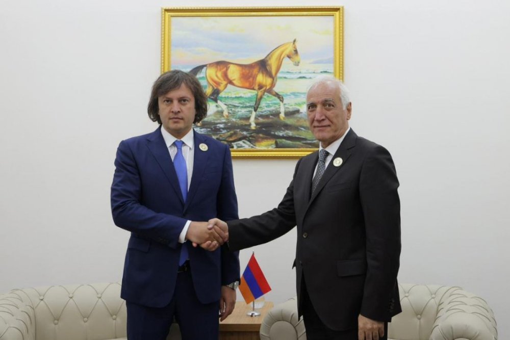 Kobaxidze ve Ermenistan Prezidenti Azerbaycanla sulh sazisi uzre danisiqlari muzakire edib