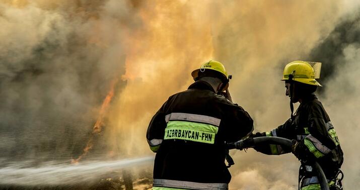 Agstafada mese sahesinde yangin baslayib