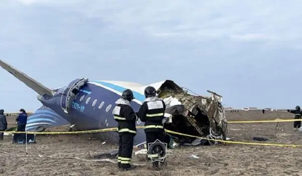 AZAL resmisi: "Ilkin neticeler Aktauda qezaya ugrayan teyyareye kenardan mudaxile edildiyini tesdiqleyib"