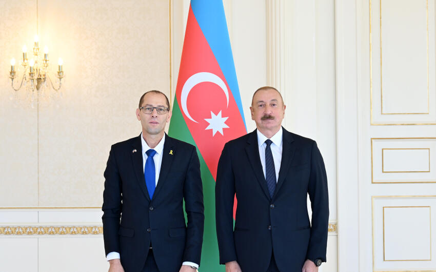 Prezident Ilham Eliyev Israilin yeni sefirinin etimadnamesini qebul etdi