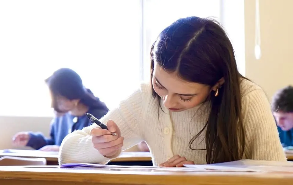 Bos qalan yerlere ixtisas secimi basladi