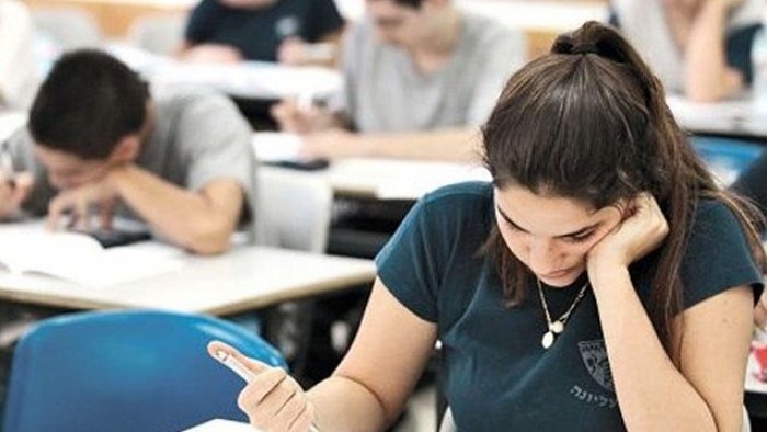 Pese mekteblerine muellimlerin vakansiya secimine start verilib