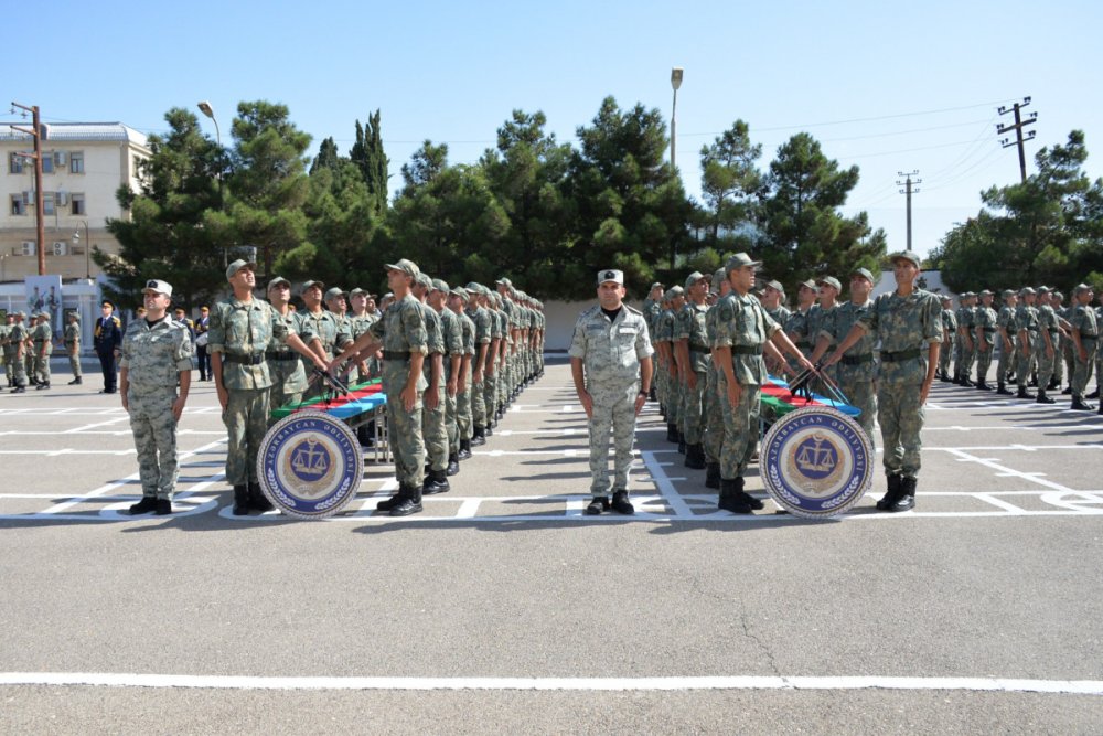Heqiqi herbi xidmete cagirilmis genc esgerlerin andicme merasimi kecirilib