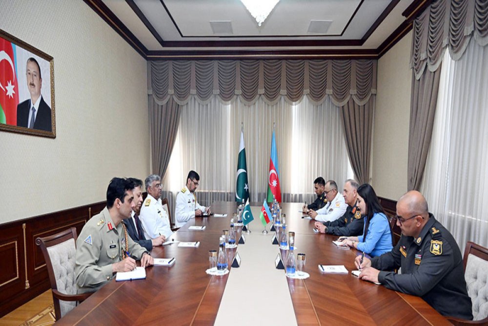Azerbaycanin Bas Qerargah reisi Pakistan HDQ komandanini qebul edib - VIDEO