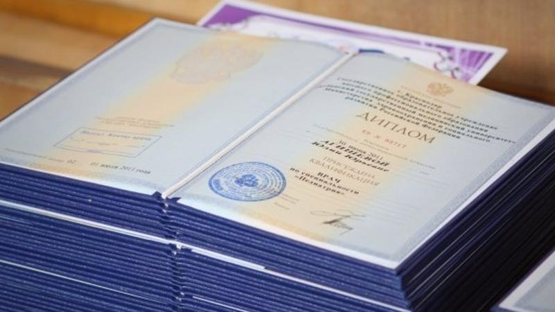 Ukraynada muharibe baslayandan uc minden cox azerbaycanli telebenin diplomu taninib - RESMI