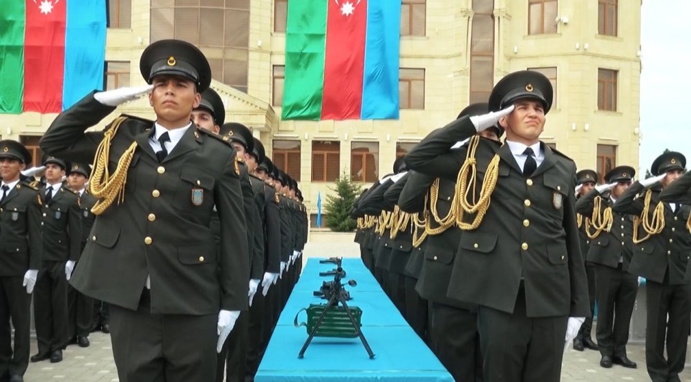 Herbi Institutunda kursantlar and icdiler - VIDEO