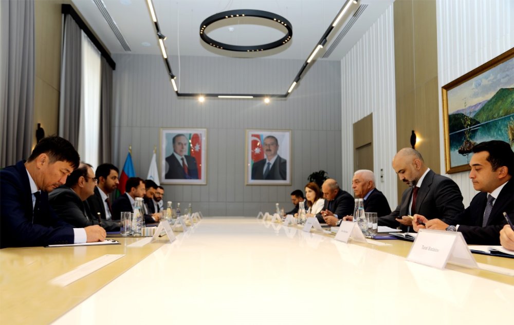 “AzerEnerji” ile “Masdar” sirketi arasinda muzakireler aparilib