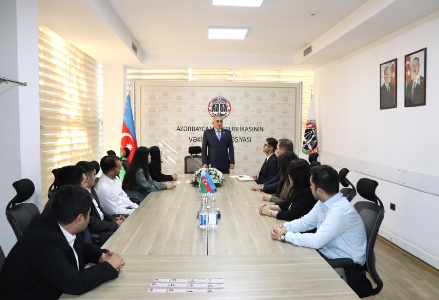 Vekiller Kollegiyasinin sedri ise yeni qebul edilen vekil komekcileri ile gorusub