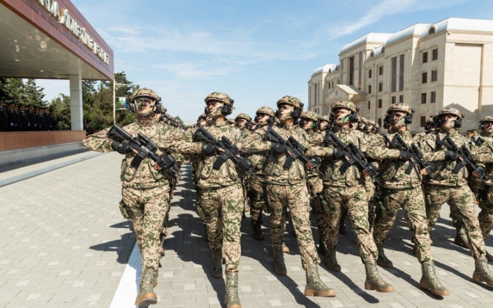Daxili qosunlarin herbcileri, elece de aile uzvlerinin xidmet ve yasayis yeri barede melumat verilmeyecek