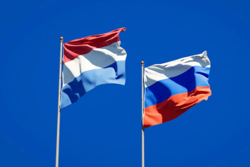 Rusiya sefiri Niderland XIN-e cagirilib